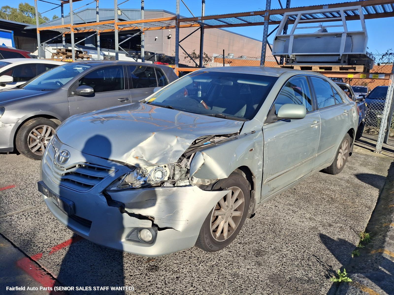 2009 Toyota Camry Left Taillight