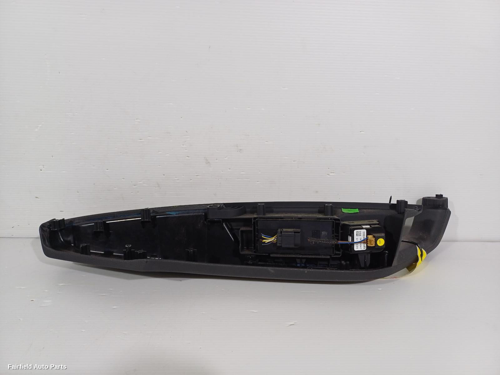 2015-2025 Audi A4 Pwr Dr Wind Switch