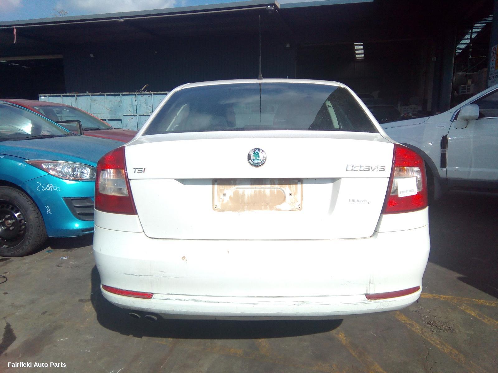 2010 Skoda Octavia Right Taillight