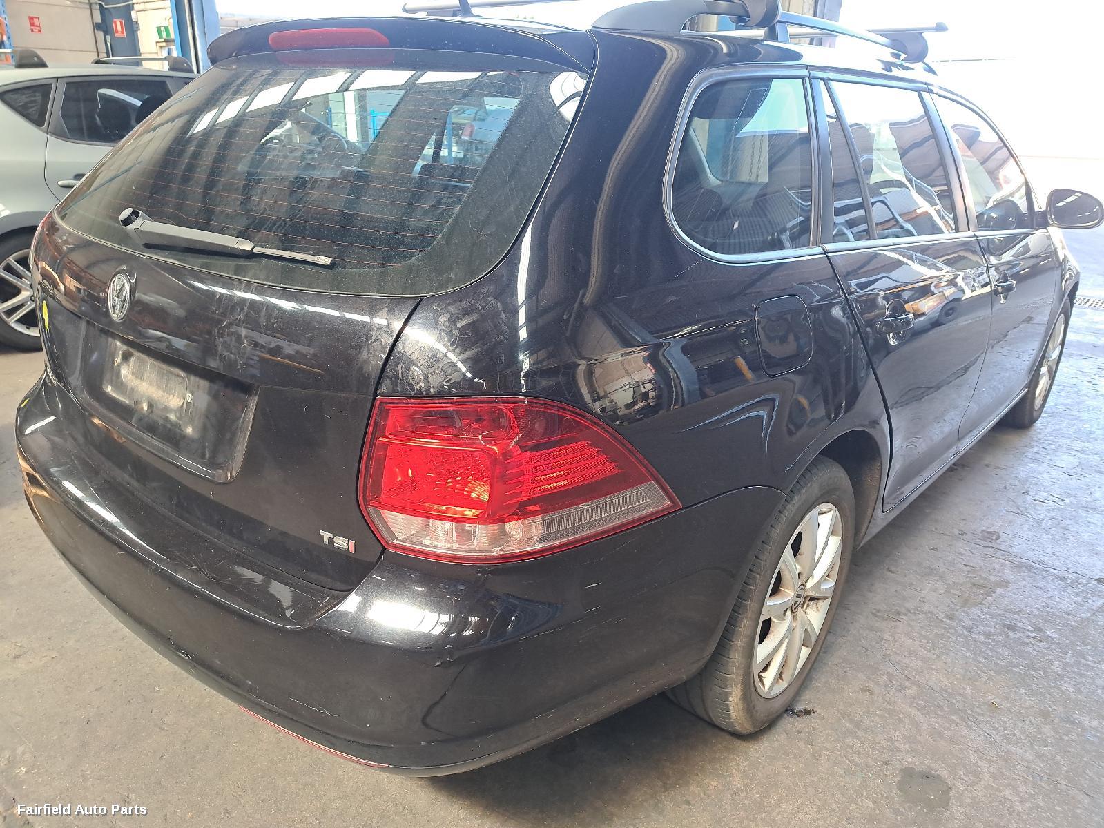 2010 Volkswagen Golf Right Taillight