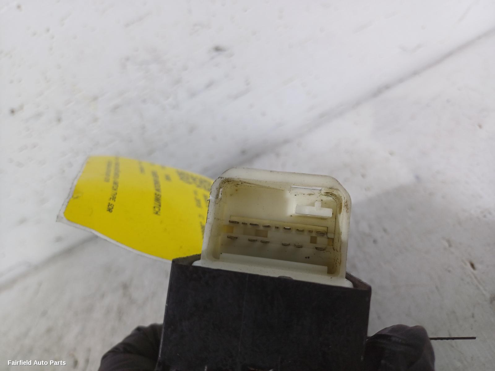 2011-2019 Toyota Yaris Pwr Dr Wind Switch