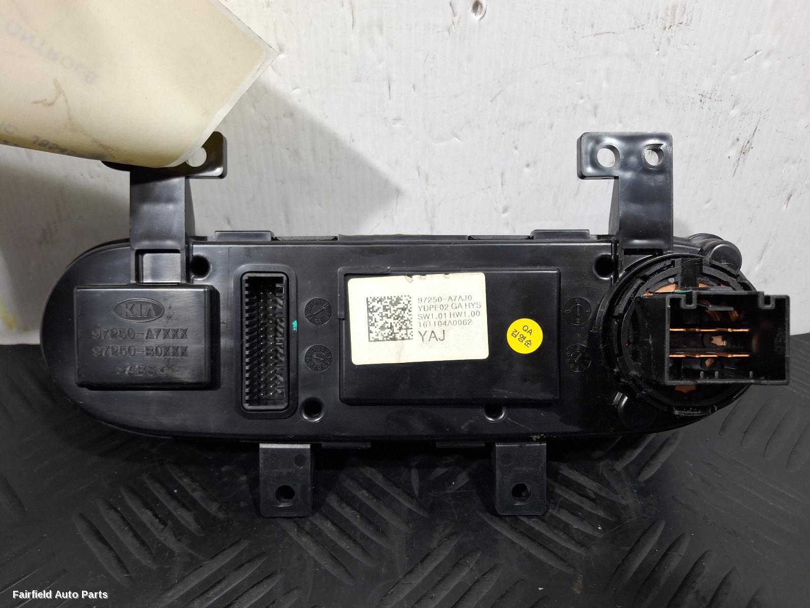 2015-2018 Kia Cerato Heater Ac Controls