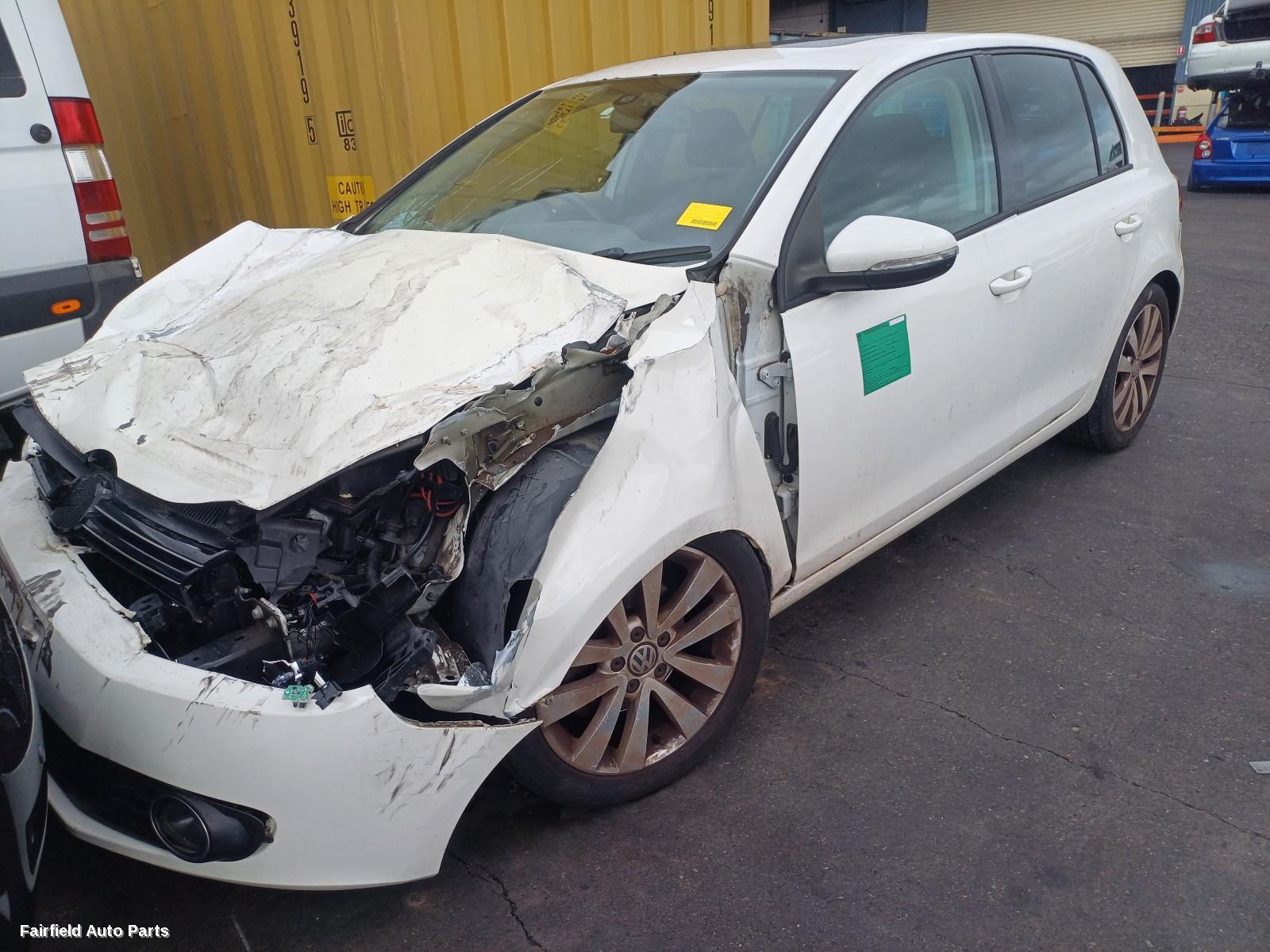 2009 Volkswagen Golf Left Taillight