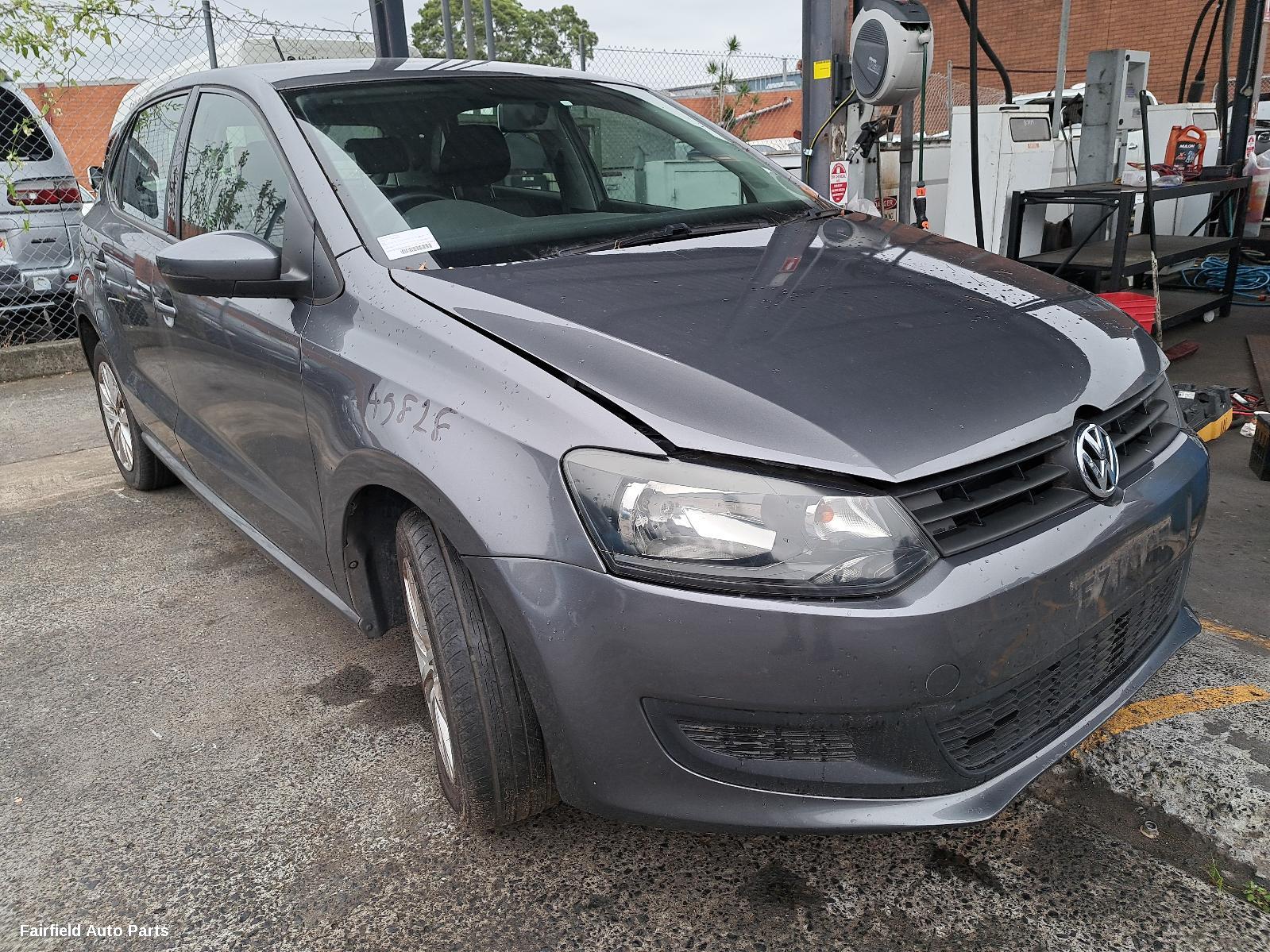 2015 Volkswagen Polo Right Front Hub Assembly