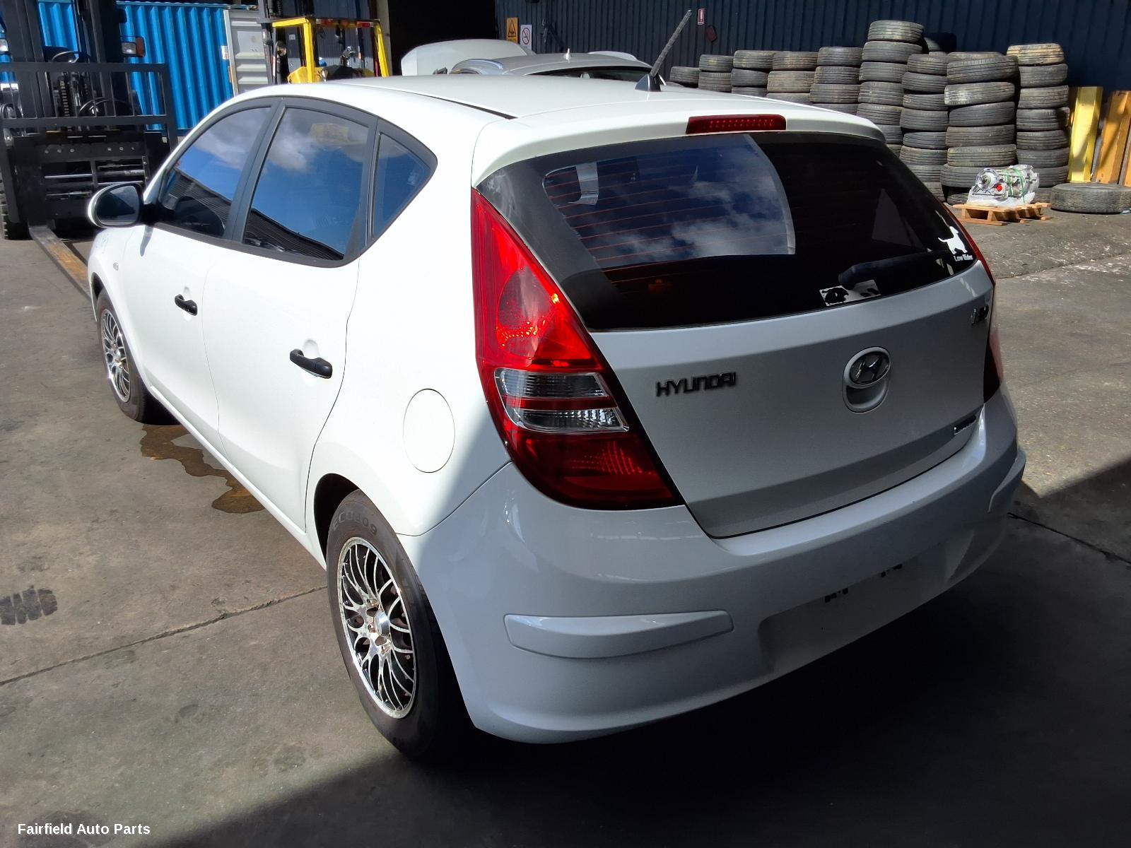 2010 Hyundai I30 Right Headlamp