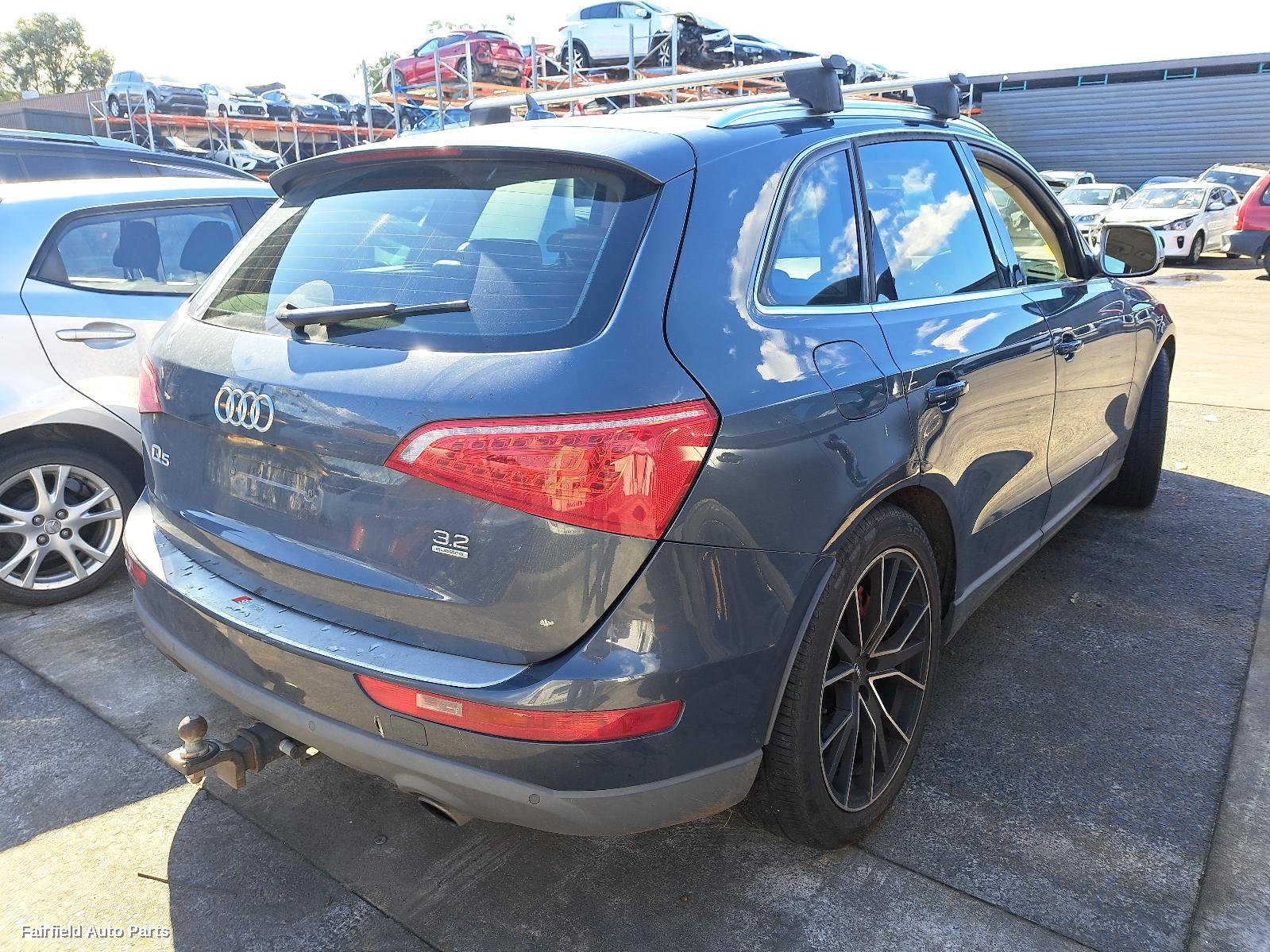 2009 Audi Q5 Left Taillight