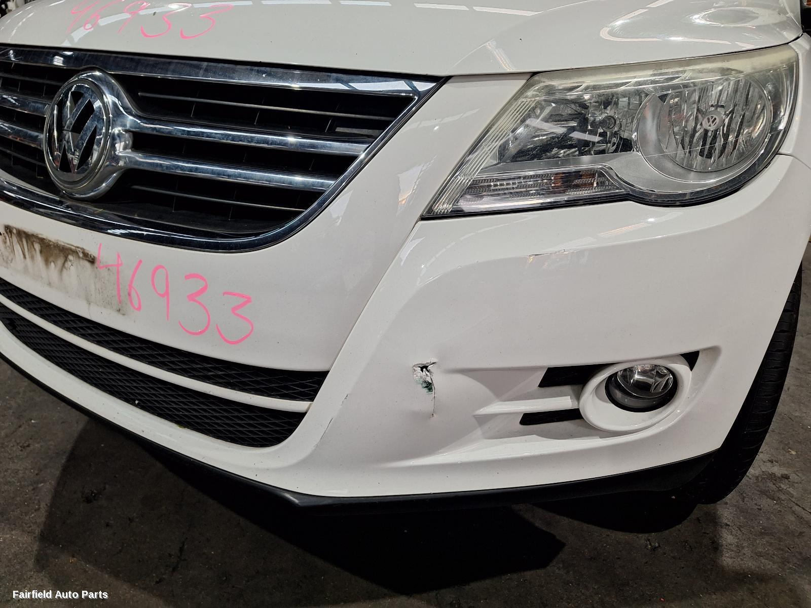 2010 Volkswagen Tiguan Left Taillight