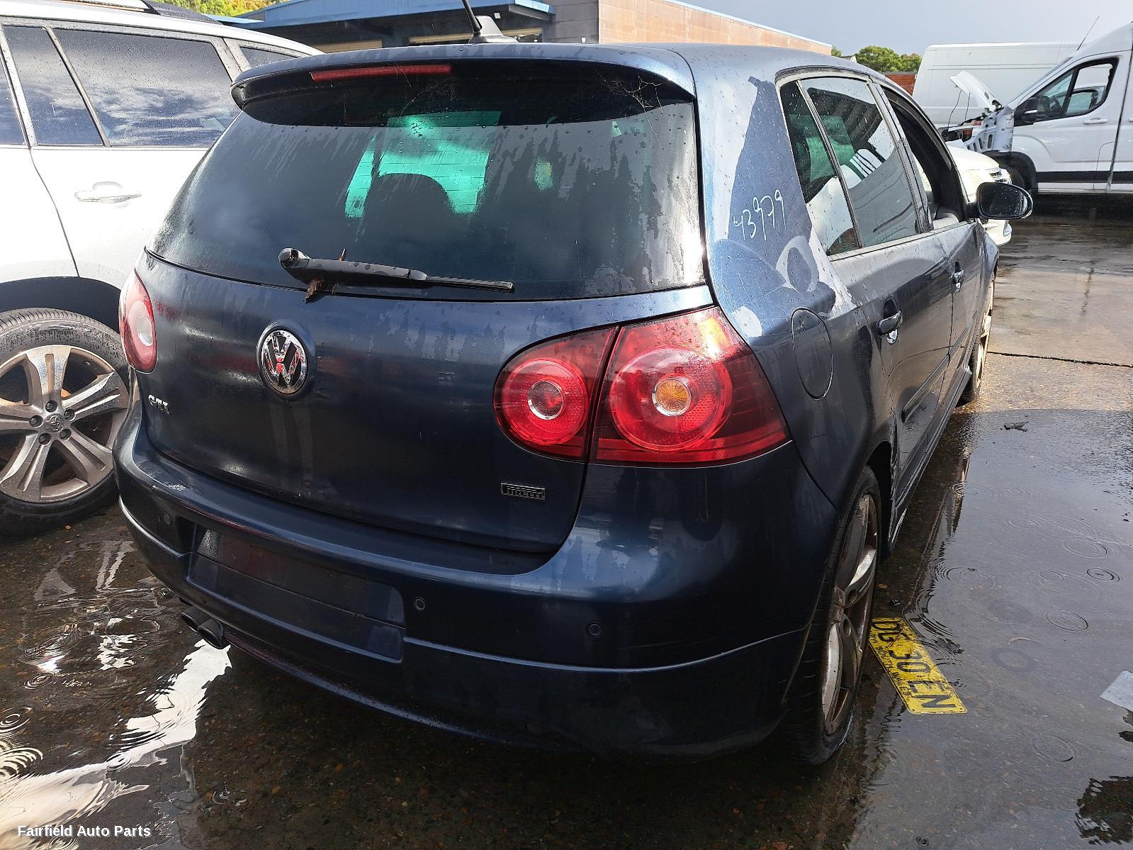2009 Volkswagen Golf Left Taillight