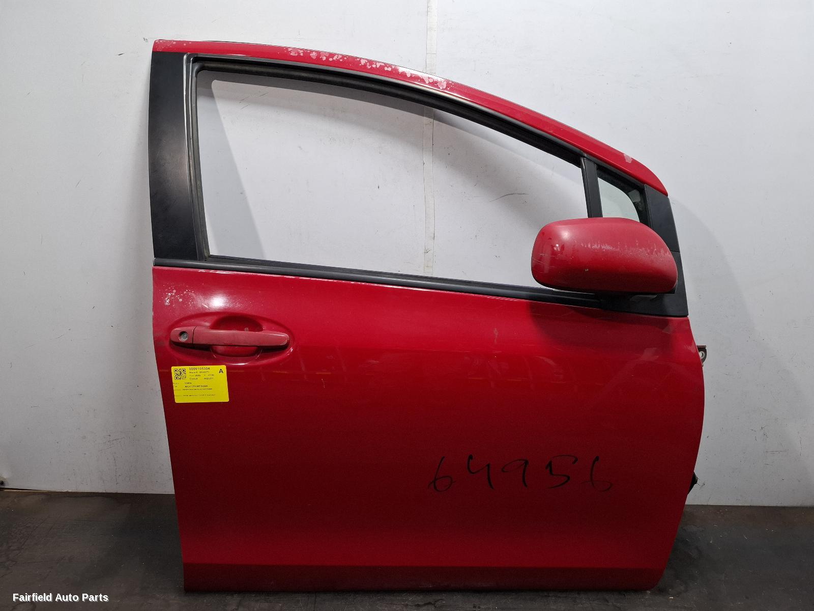 2006 Toyota Yaris Right Front Door