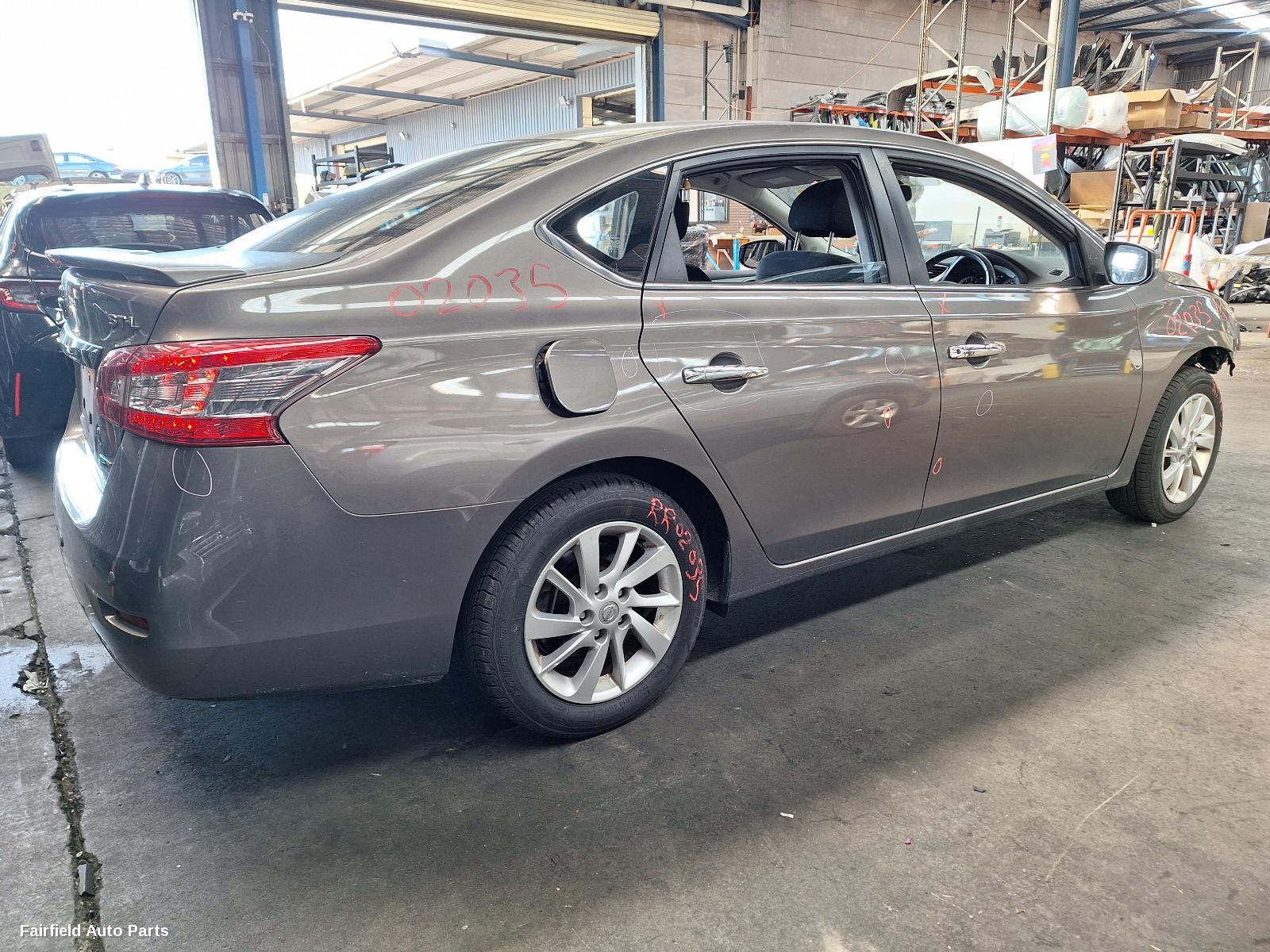 2015 Nissan Pulsar Left Taillight