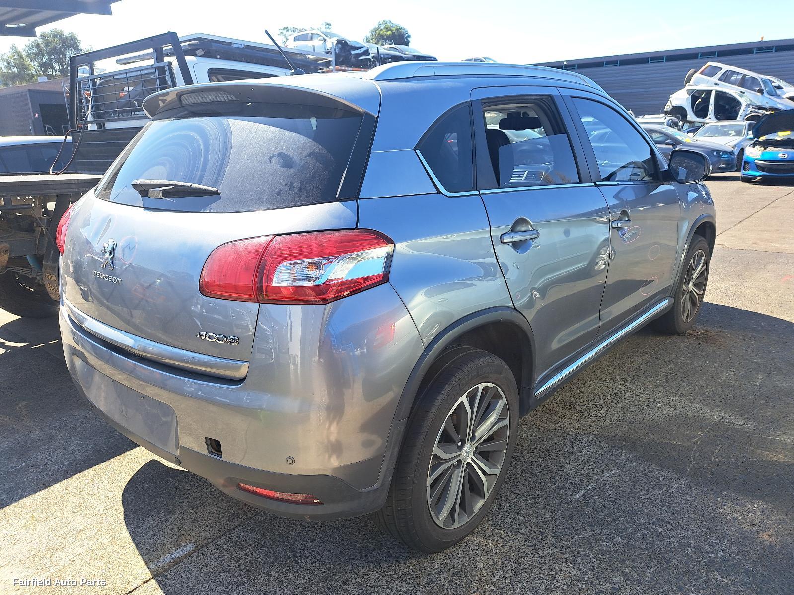 2013 Peugeot 4008 Left Front Door Window