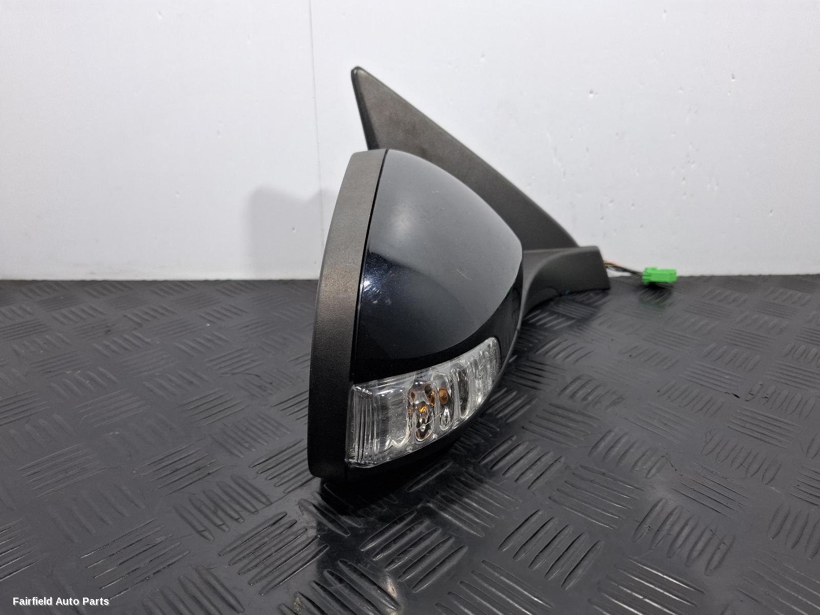2010-2013 Volvo C30 Right Door Mirror