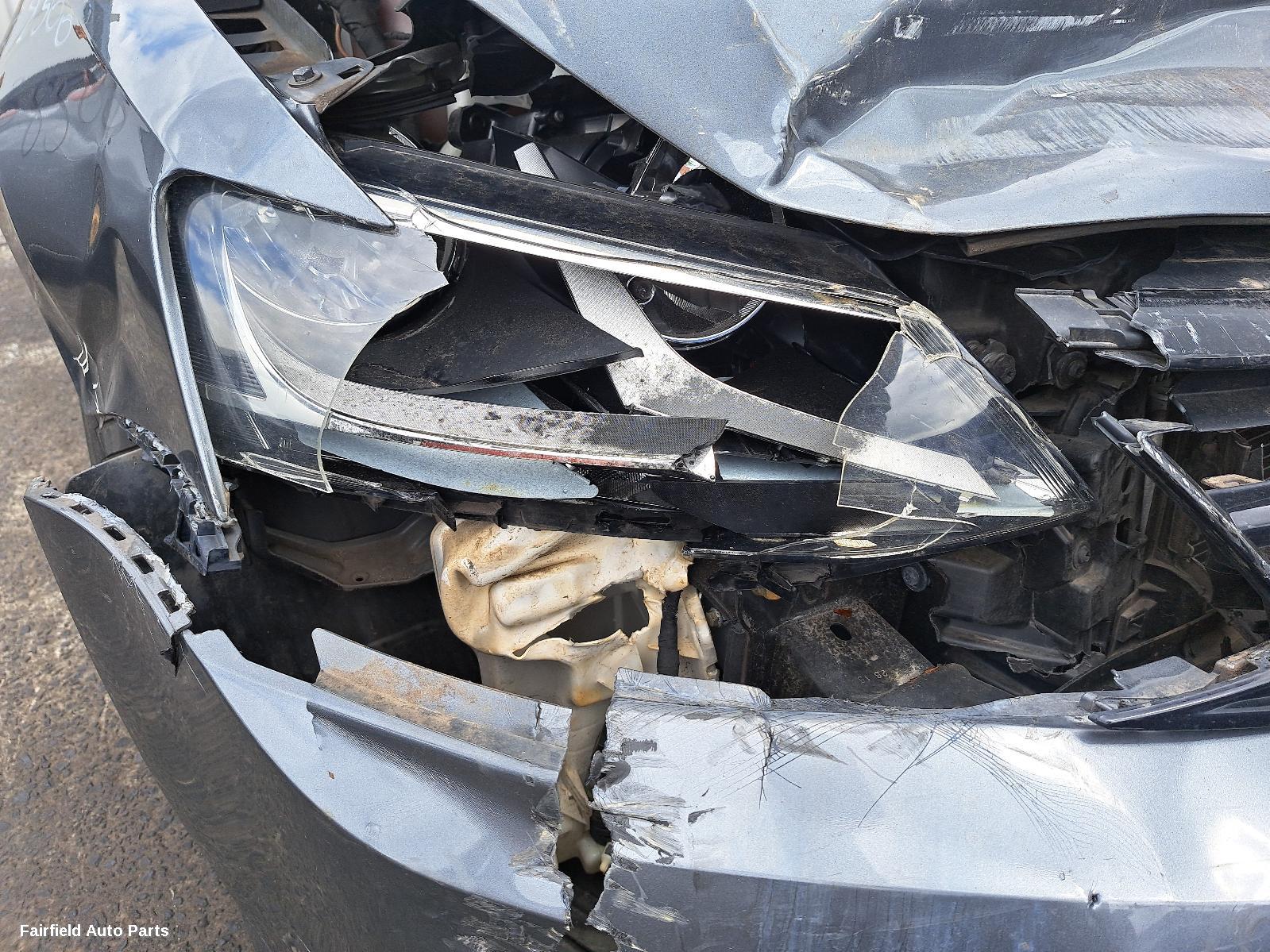 2015 Volkswagen Jetta Left Taillight