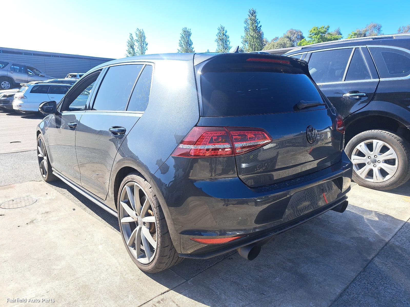 2015 Volkswagen Golf Left Front Strut