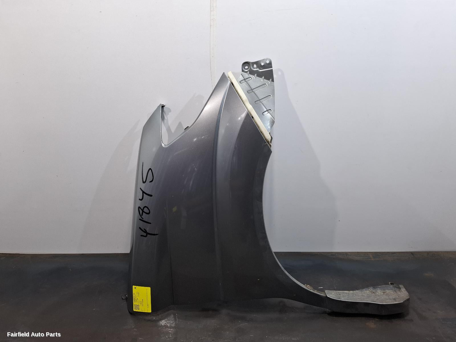 2004-2010 Nissan Elgrand Right Guard