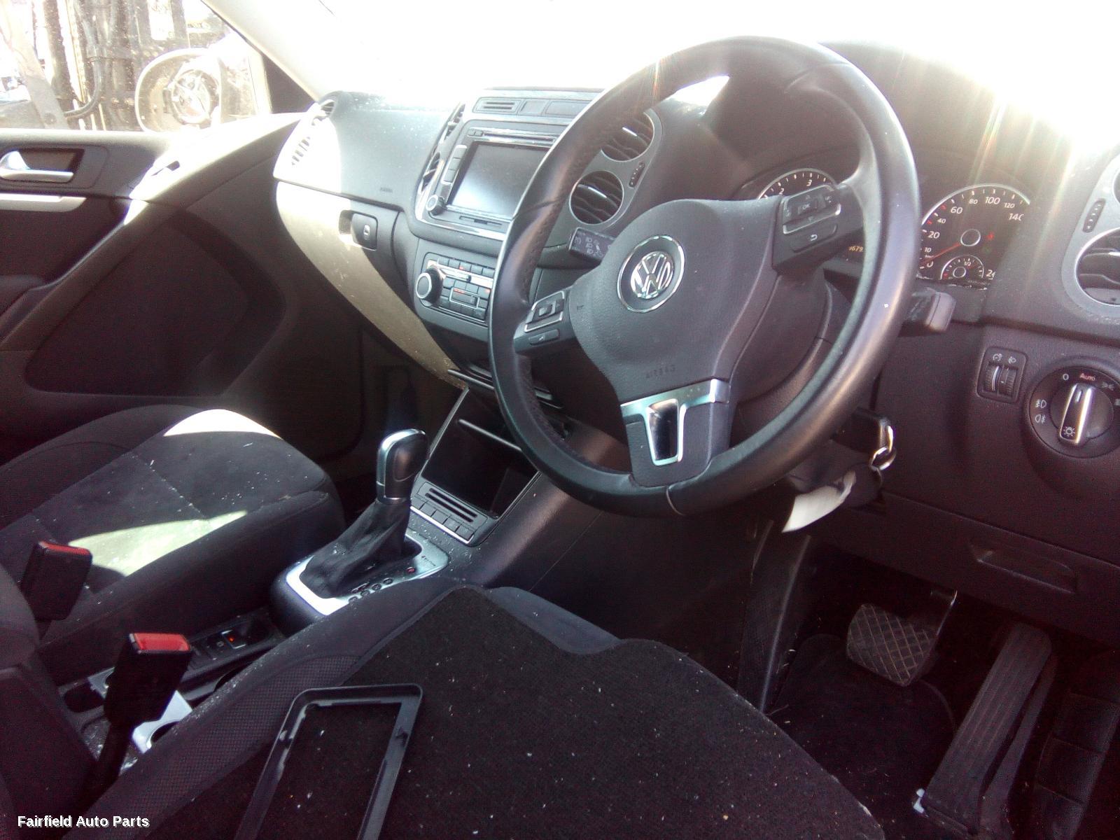2008-2016 Volkswagen Tiguan Right Guard