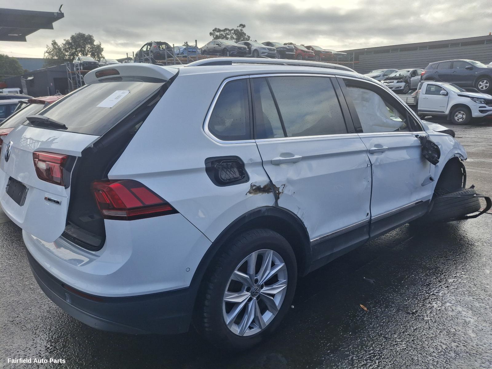 2018 Volkswagen Tiguan Left Taillight