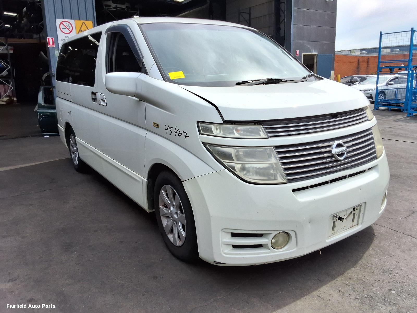 2002 Nissan Elgrand Right Front Door