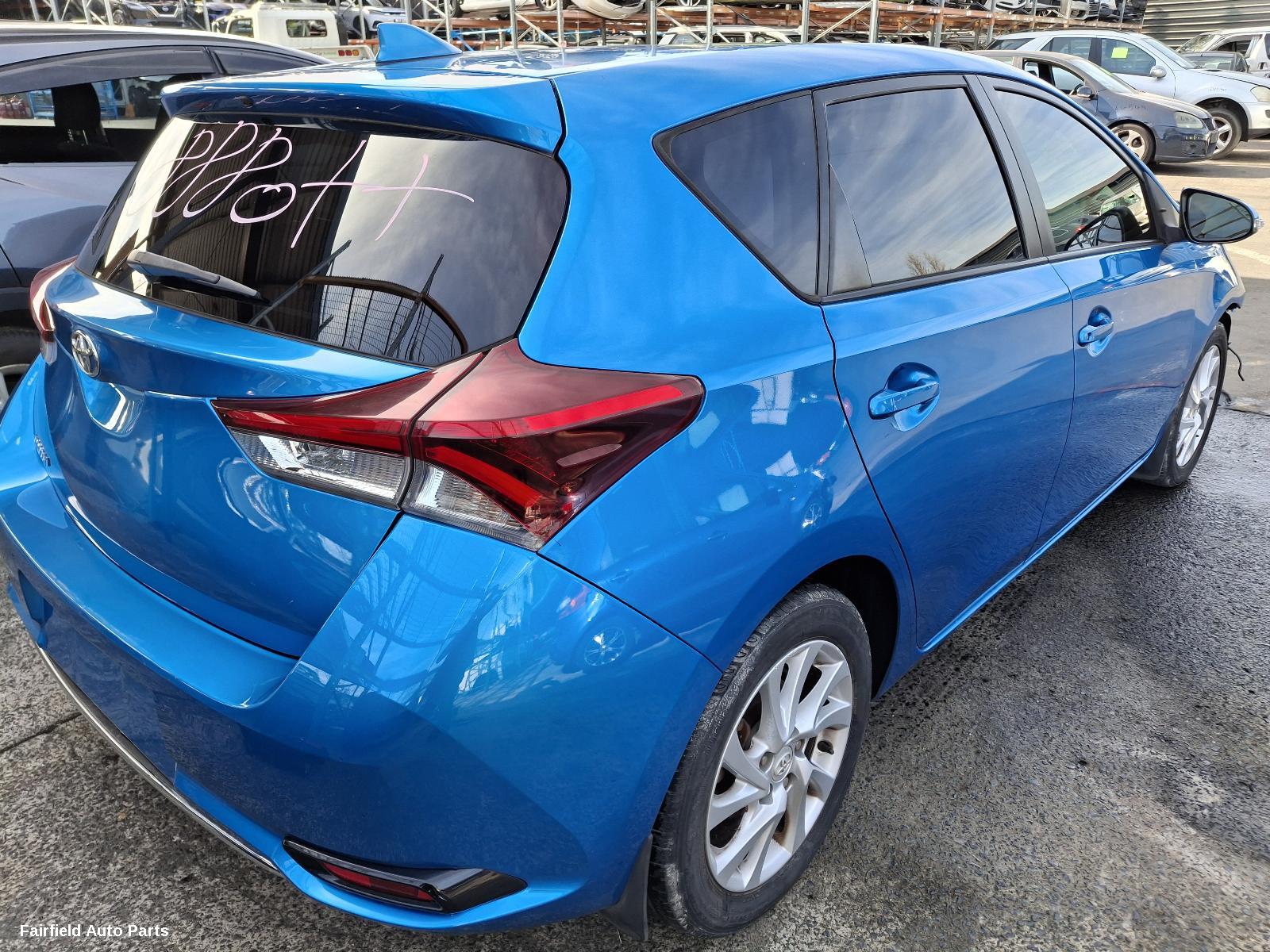 2015 Toyota Corolla Right Guard