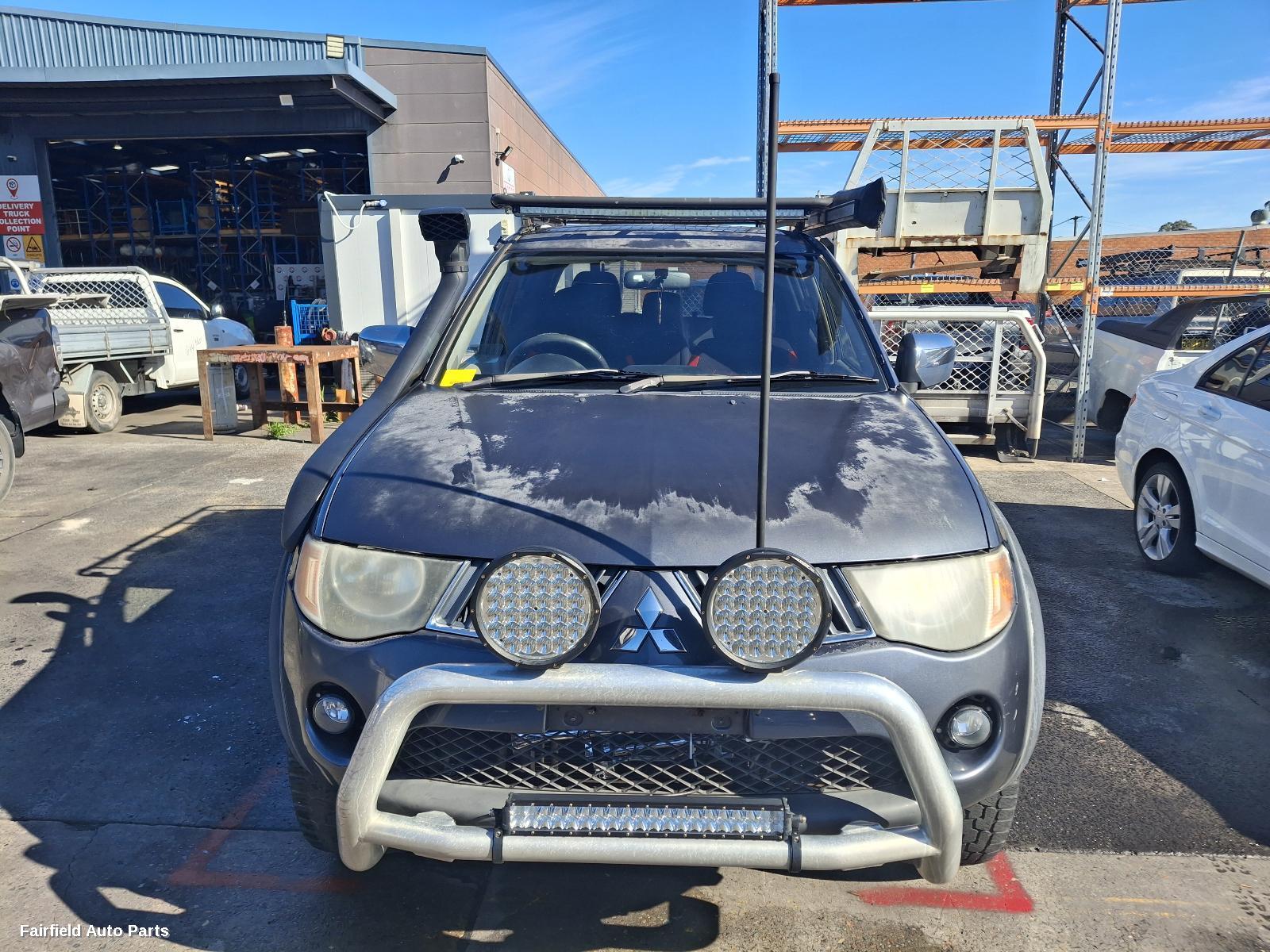 2009 Mitsubishi Triton Roof Rack Bars