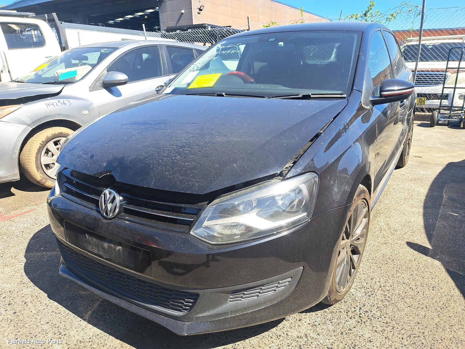 2012 Volkswagen Polo Right Taillight