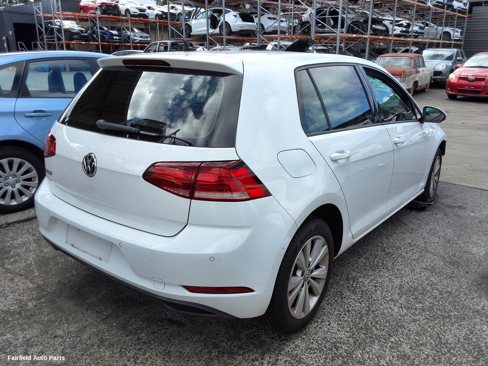 2018 Volkswagen Golf Left Taillight