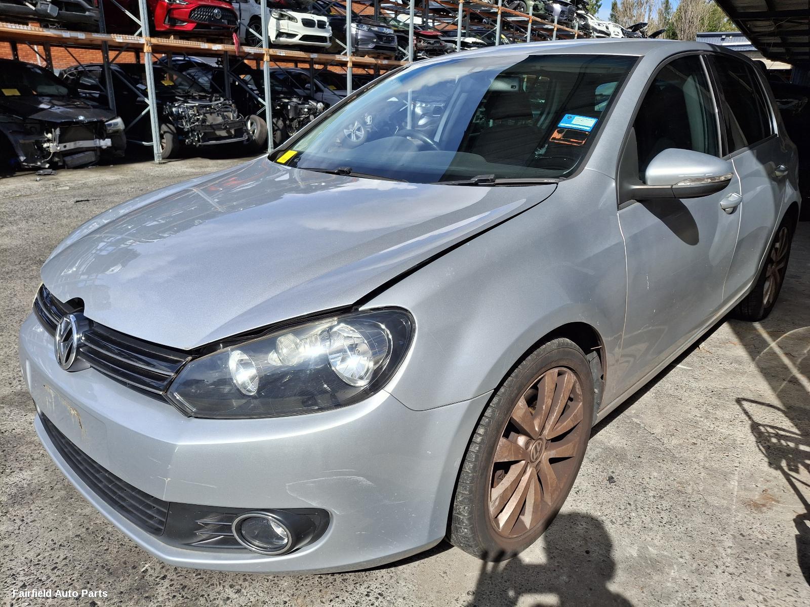 2010 Volkswagen Golf Right Front Door