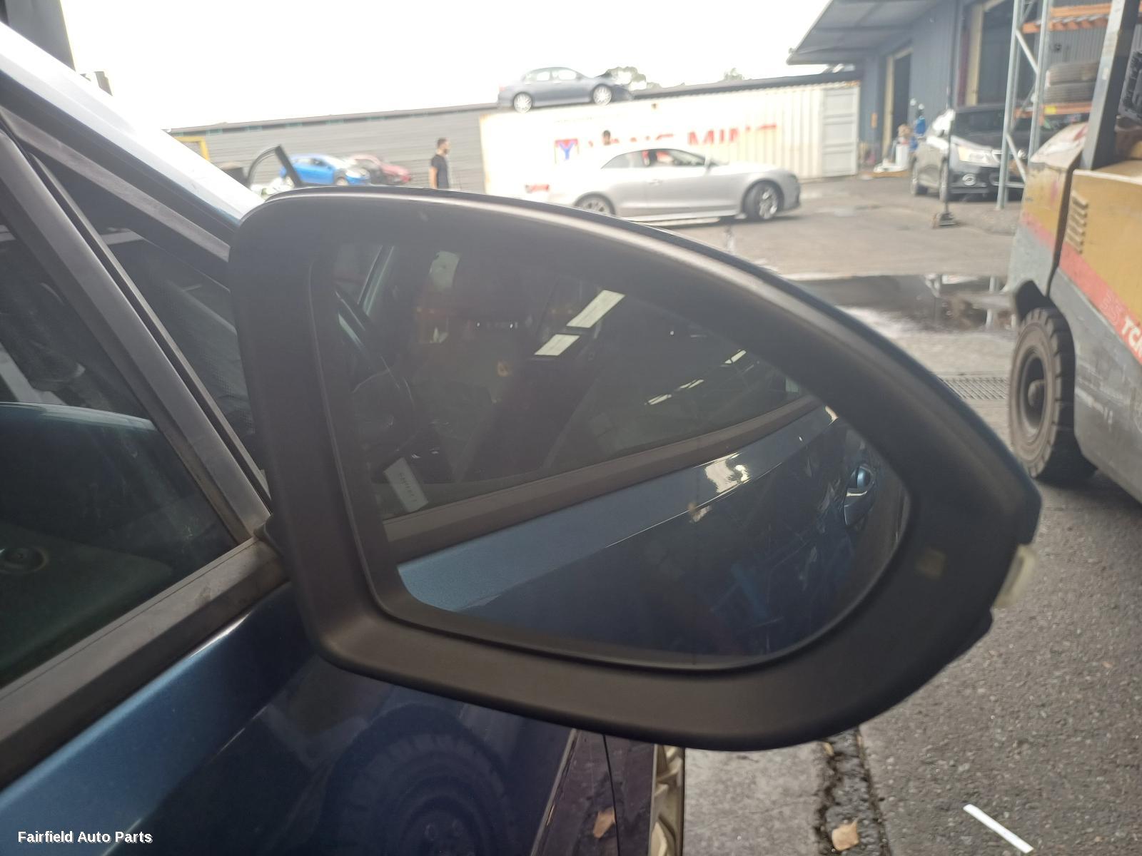 2013 Volkswagen Golf Left Rear Door Sliding