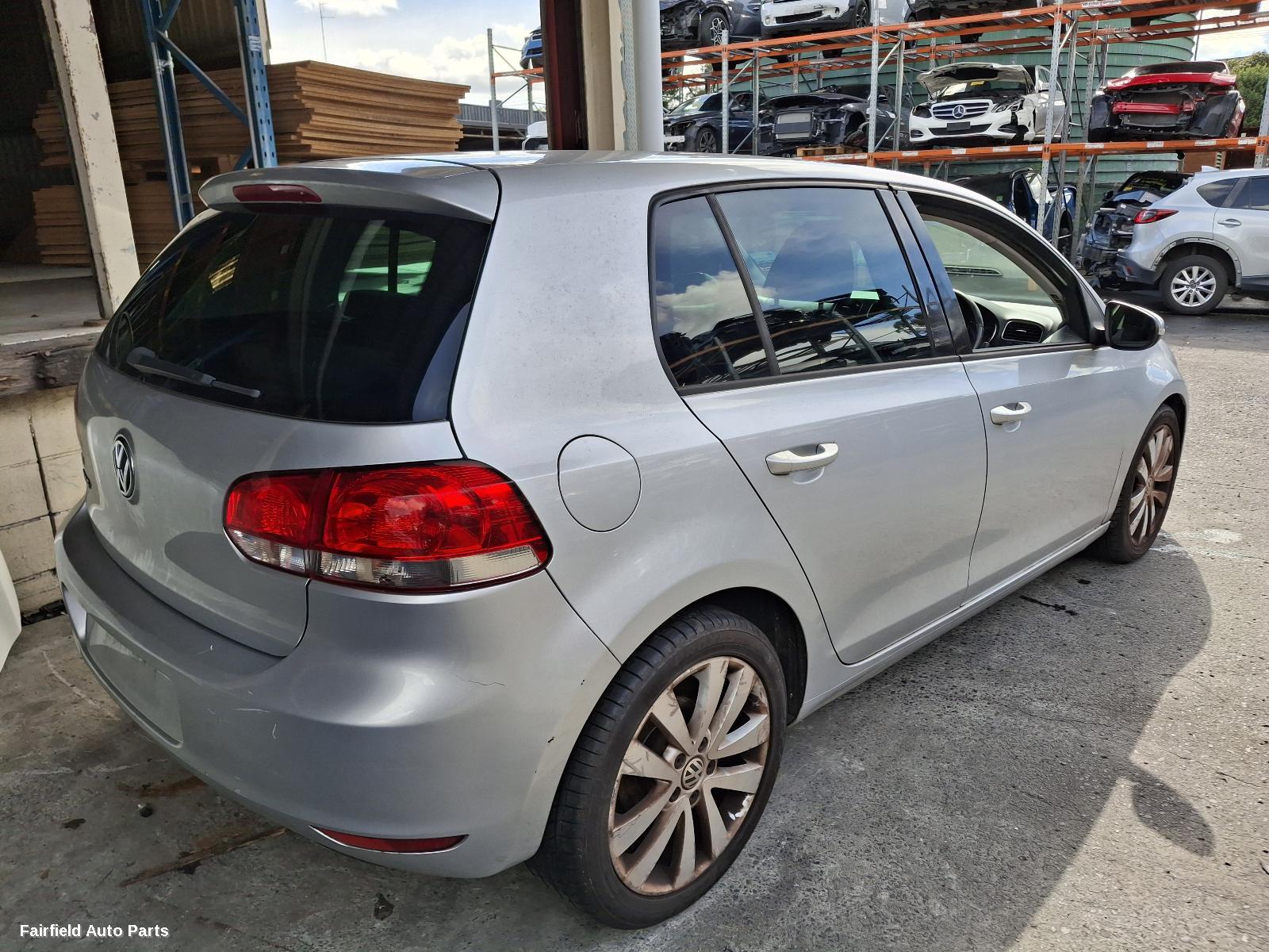 2010 Volkswagen Golf Right Front Window Reg Motor