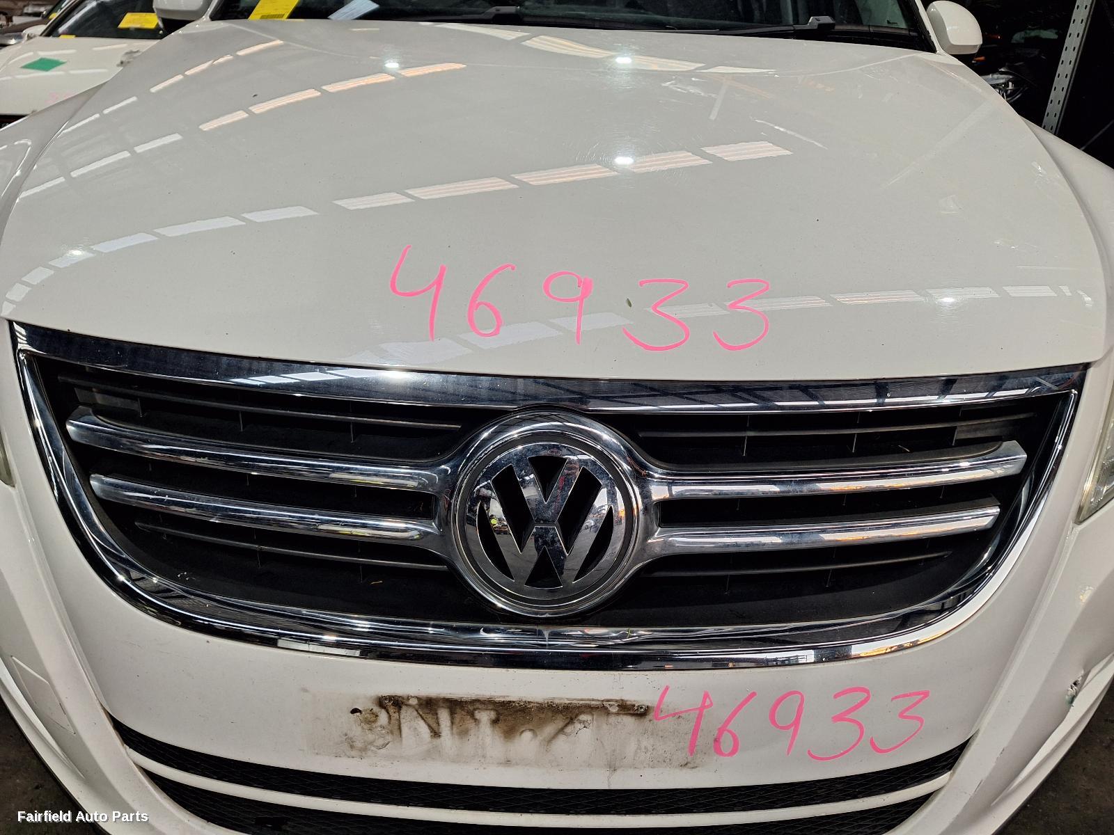 2010 Volkswagen Tiguan Left Taillight