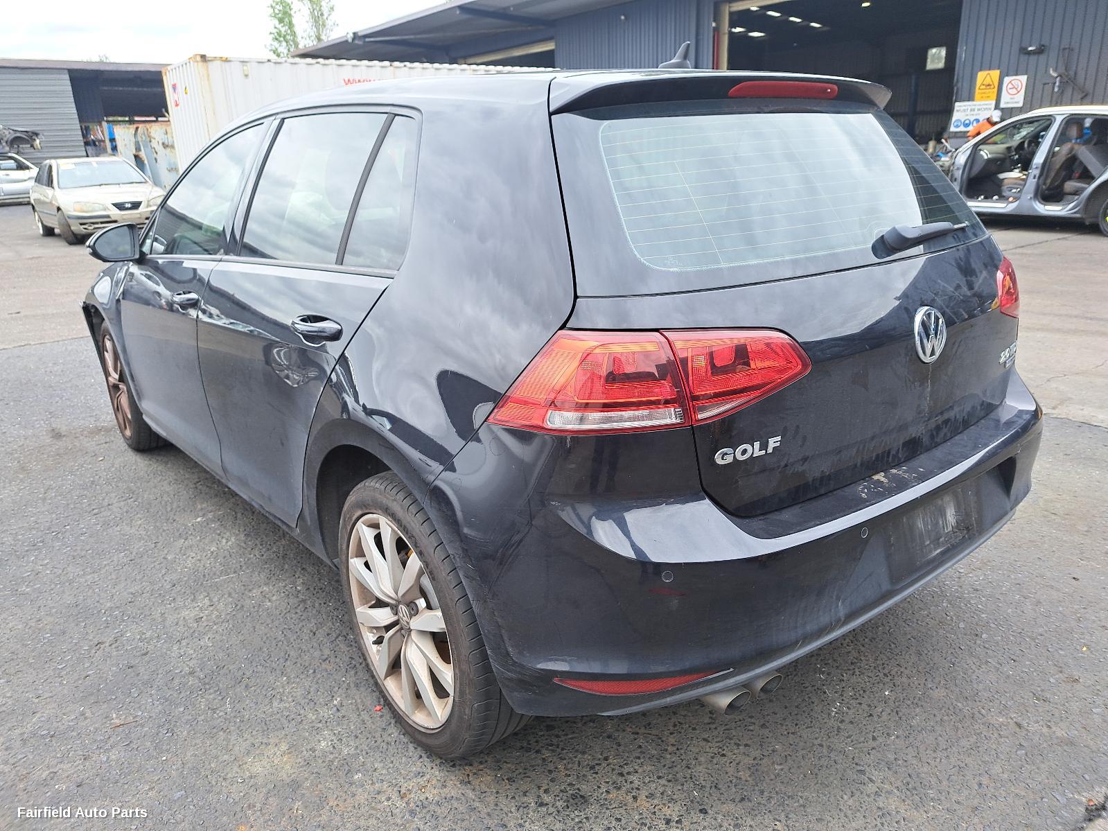2013 Volkswagen Golf Left Taillight
