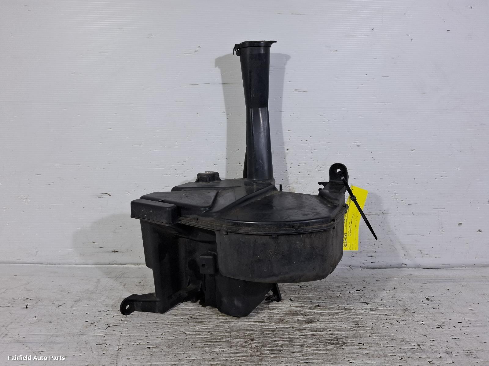1998-2005 Lexus Is200/is300 Washer Bottle