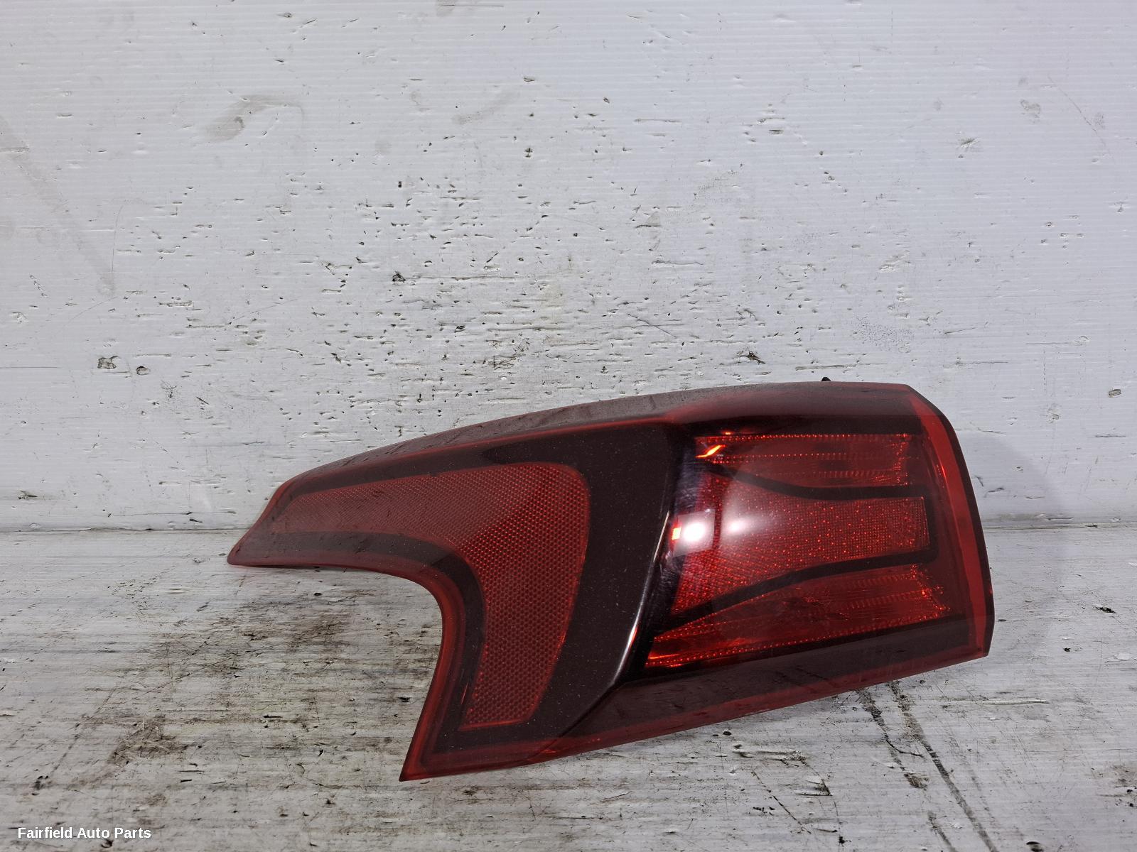 2018-2020 Hyundai Santa Fe Left Taillight