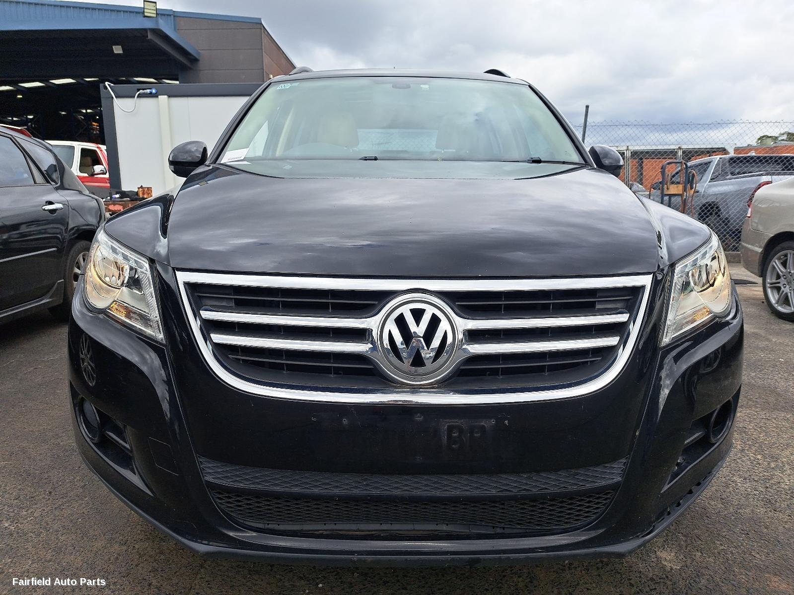 2011 Volkswagen Tiguan Right Taillight