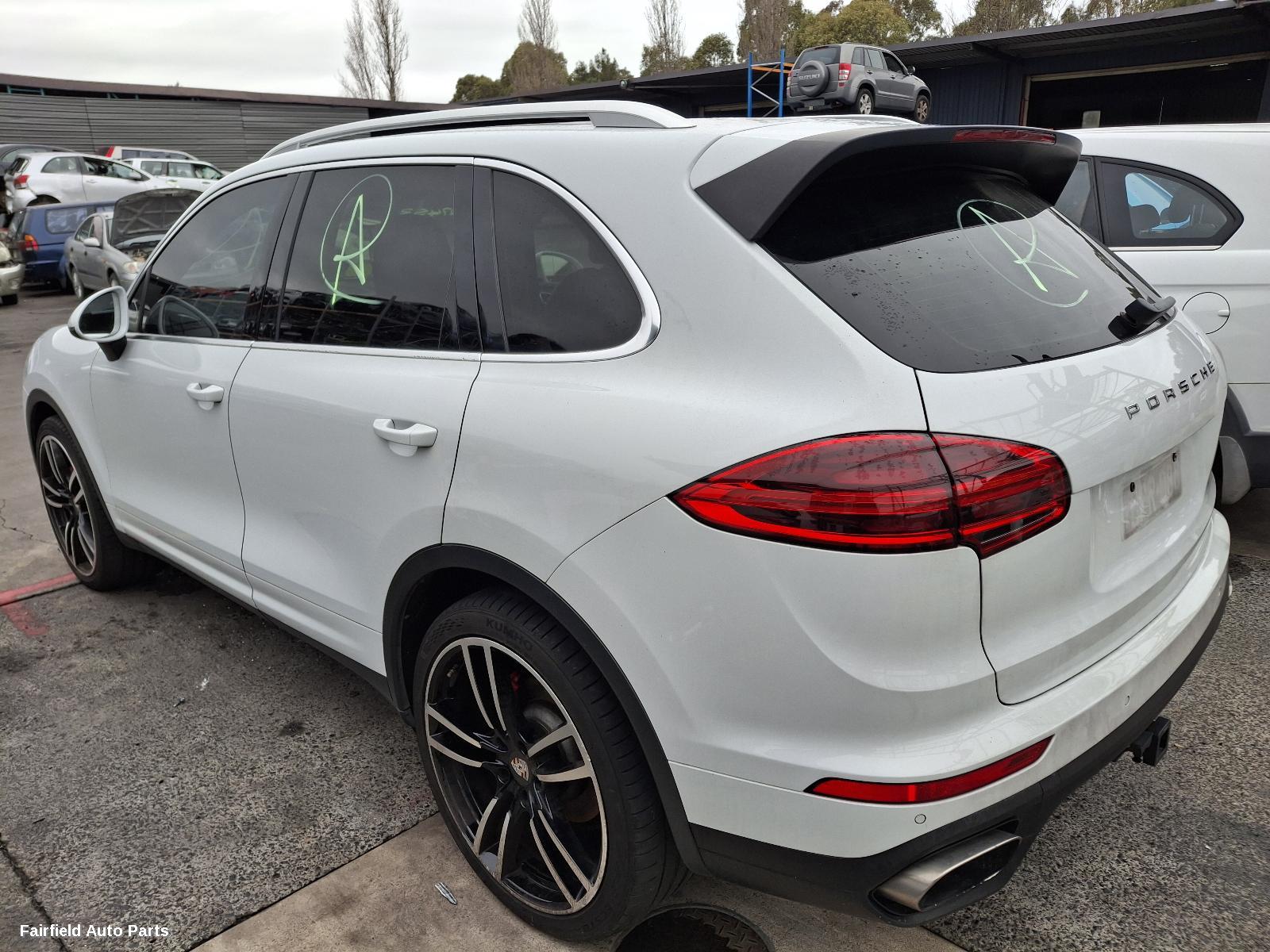 2015 Porsche Cayenne Left Guard Liner