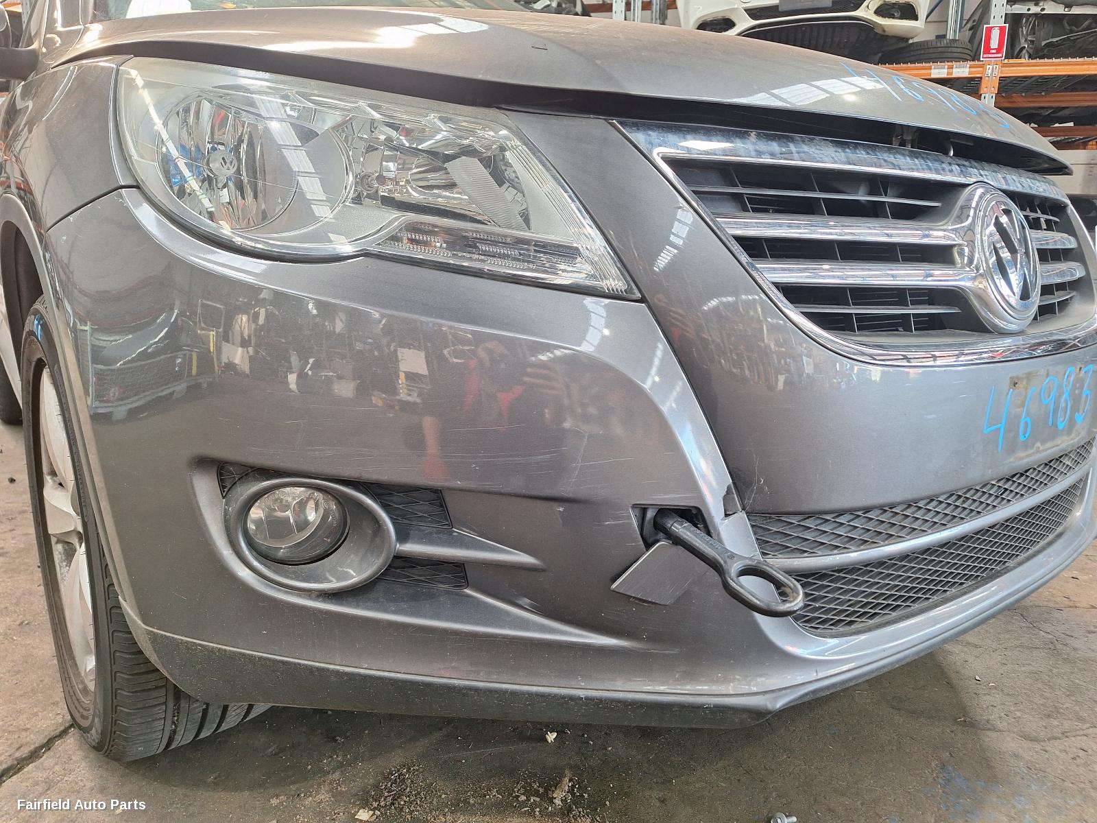 2010 Volkswagen Tiguan Left Taillight