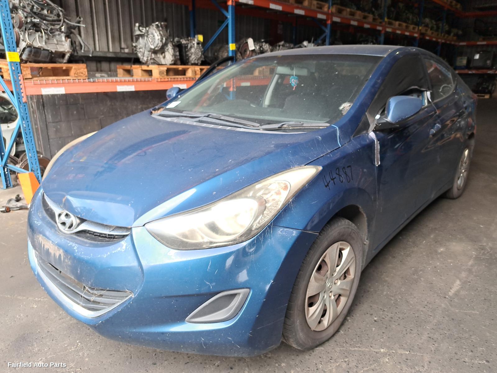 2013 Hyundai Elantra Left Taillight