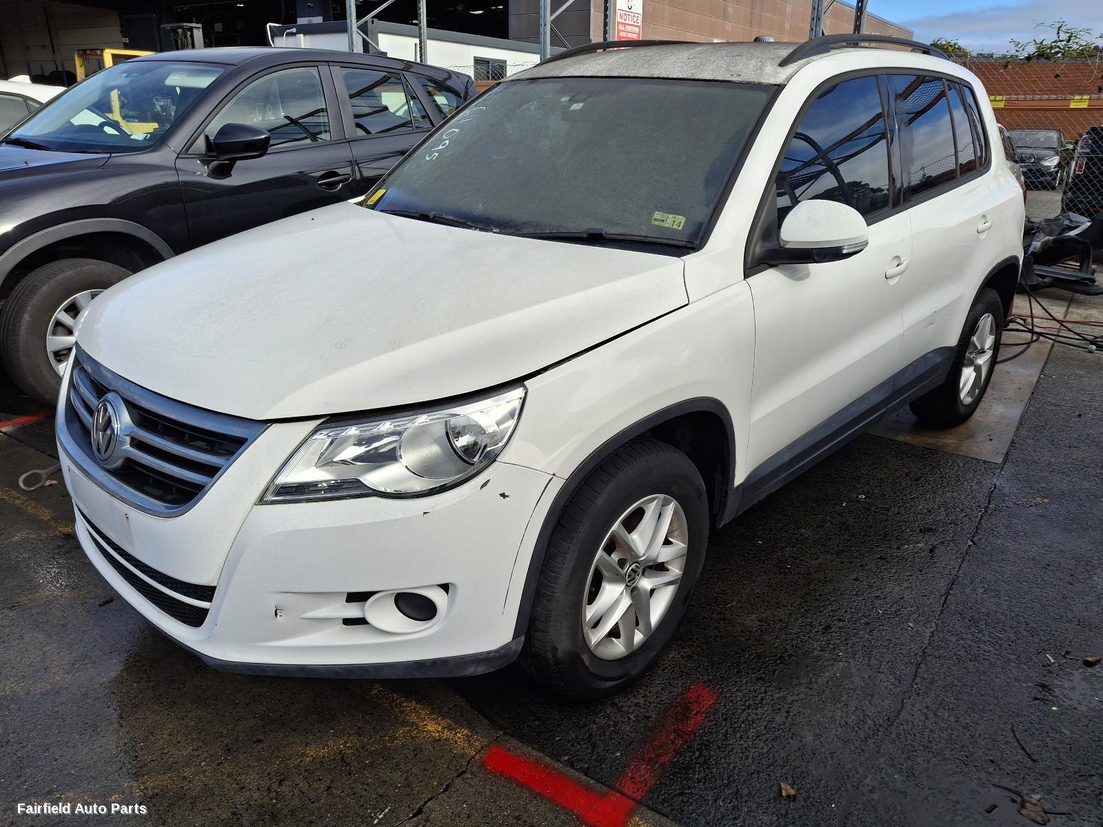 2010 Volkswagen Tiguan Left Door Mirror