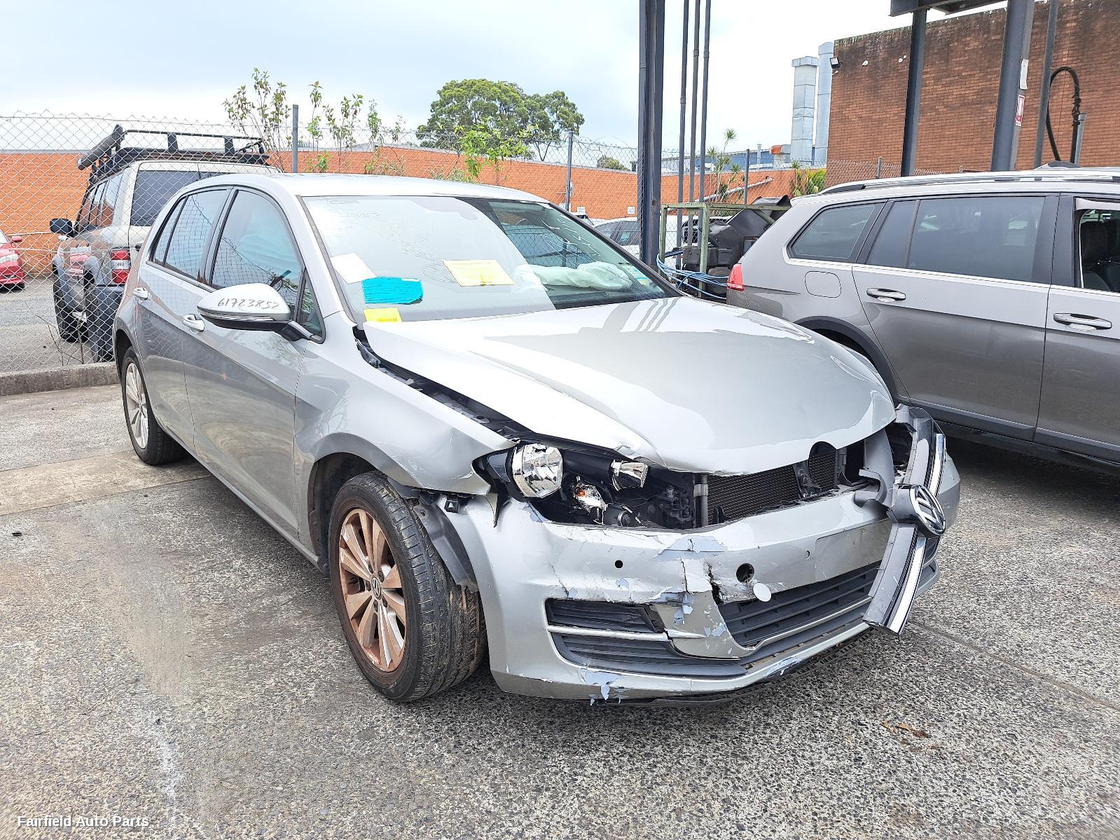2016 Volkswagen Golf Left Rear Door Sliding