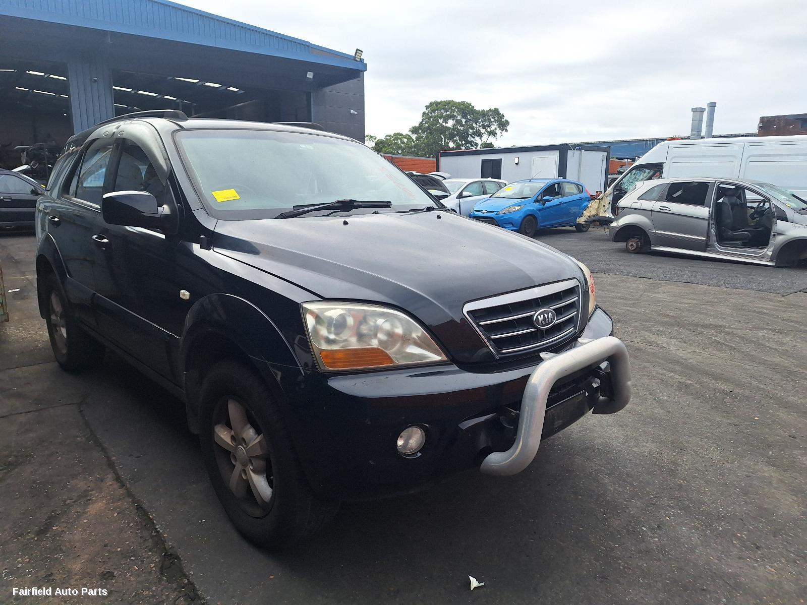 2007 Kia Sorento Left Front Door