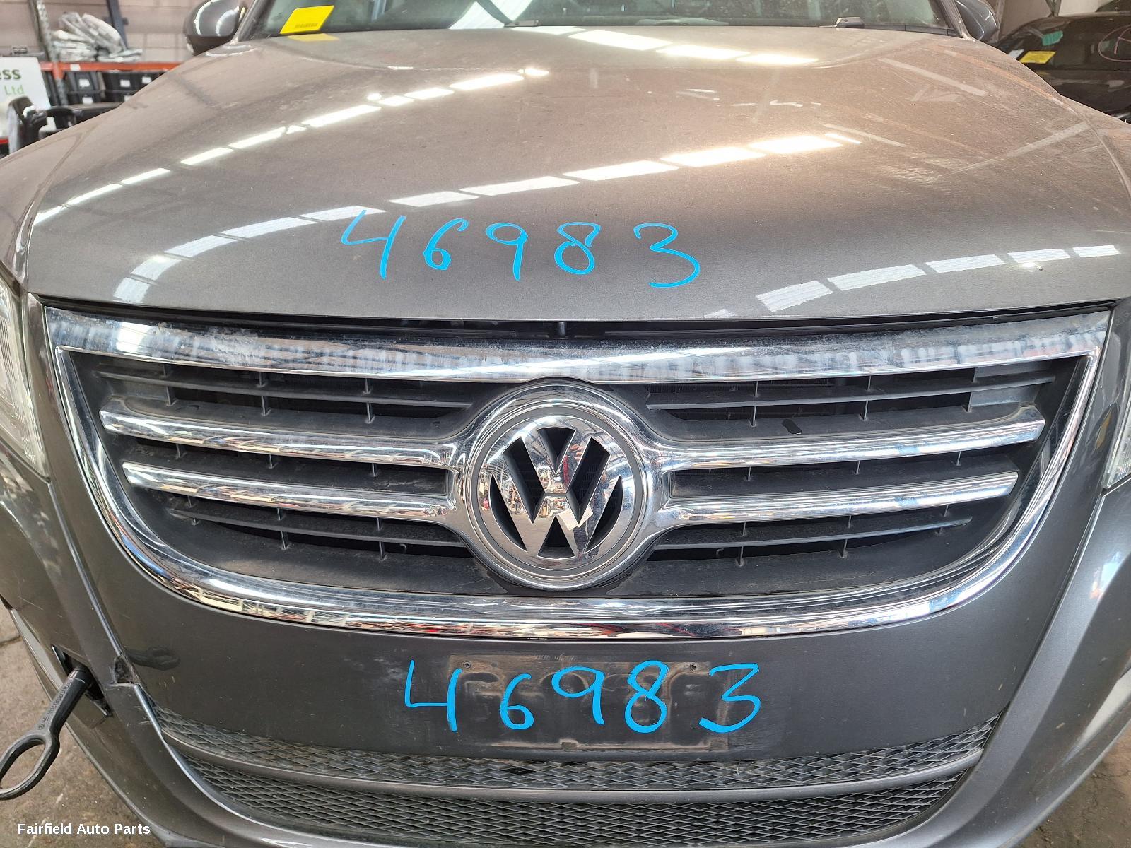 2010 Volkswagen Tiguan Left Taillight