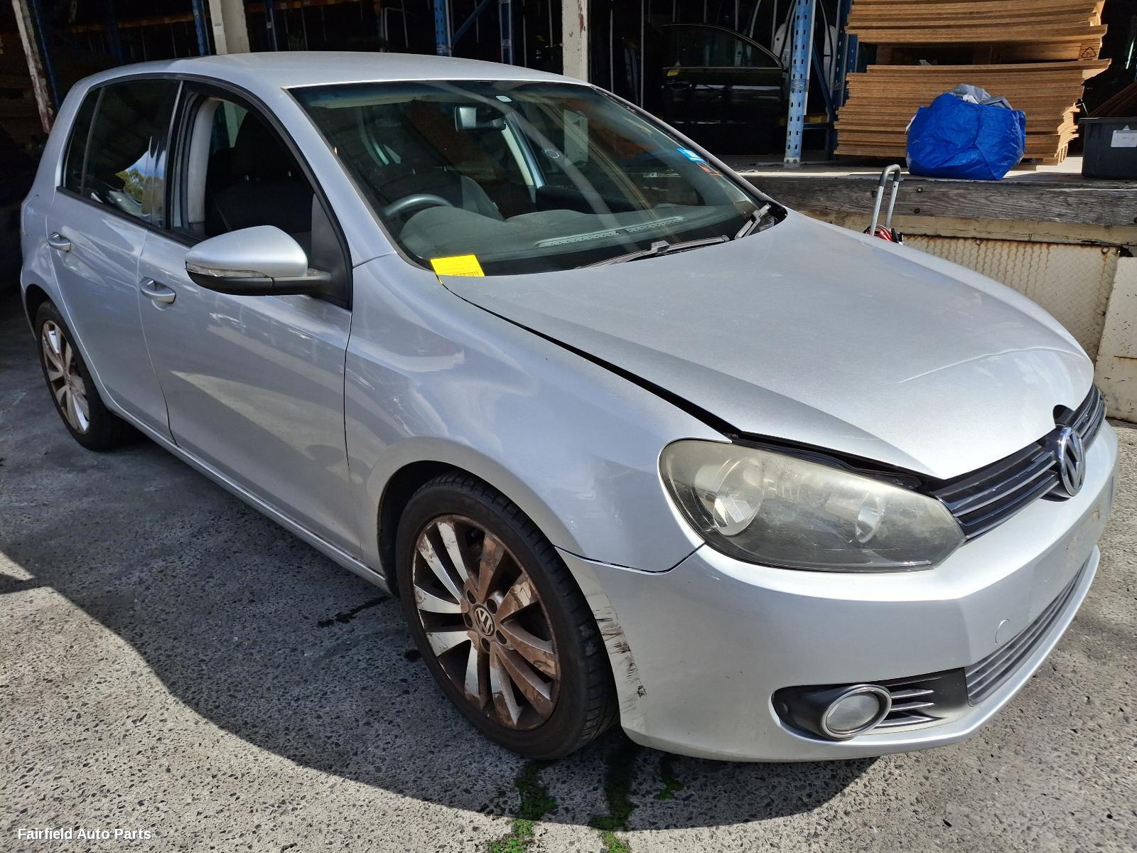 2010 Volkswagen Golf Right Front Door