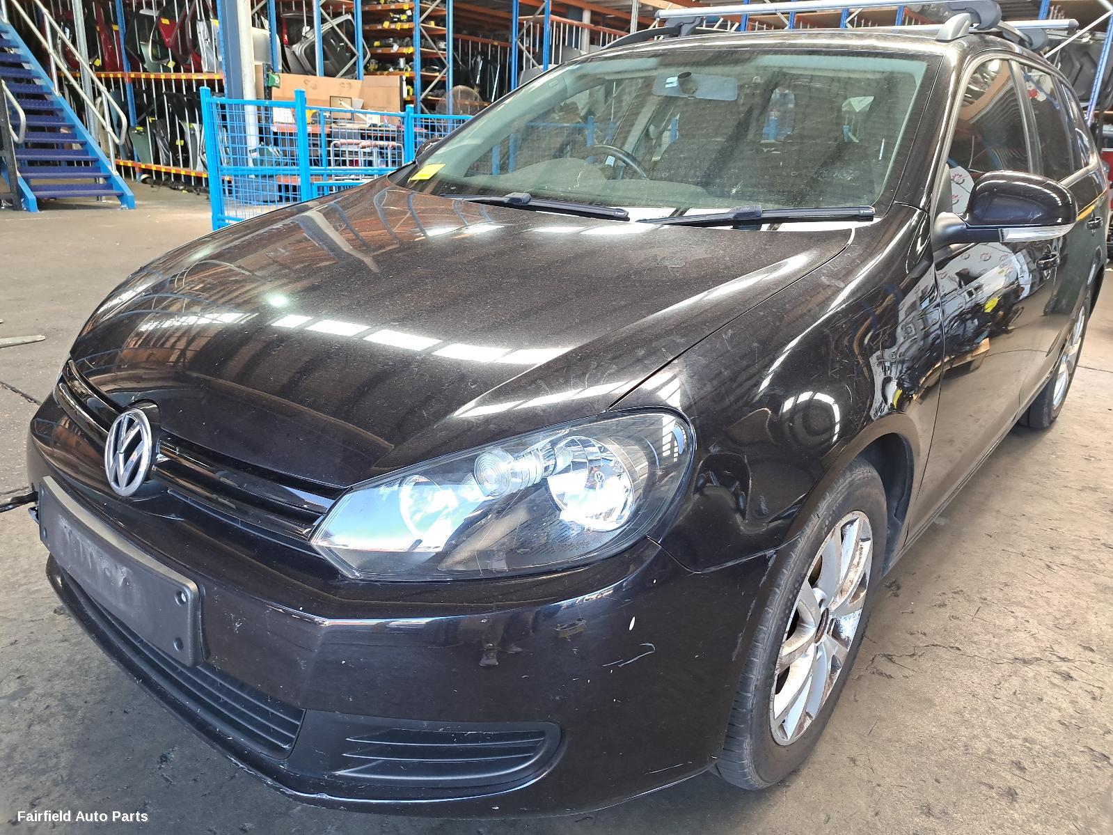 2010 Volkswagen Golf Right Taillight