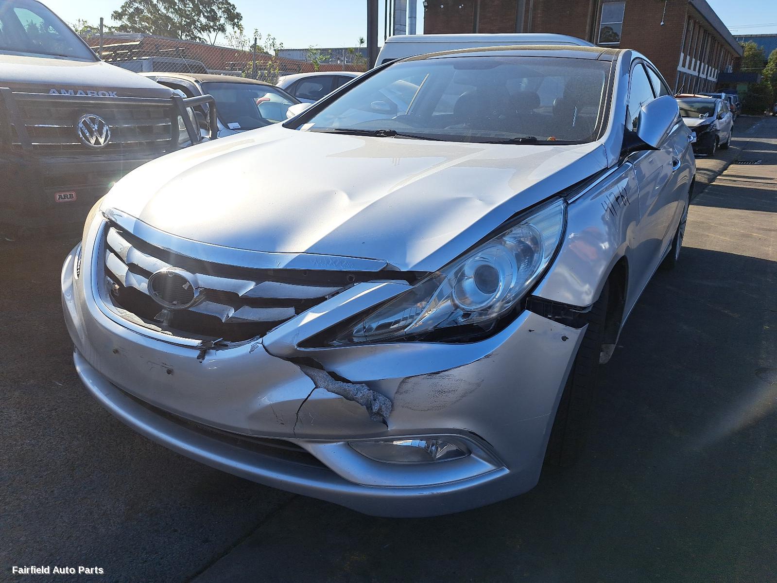 2010 Hyundai I45 Left Taillight