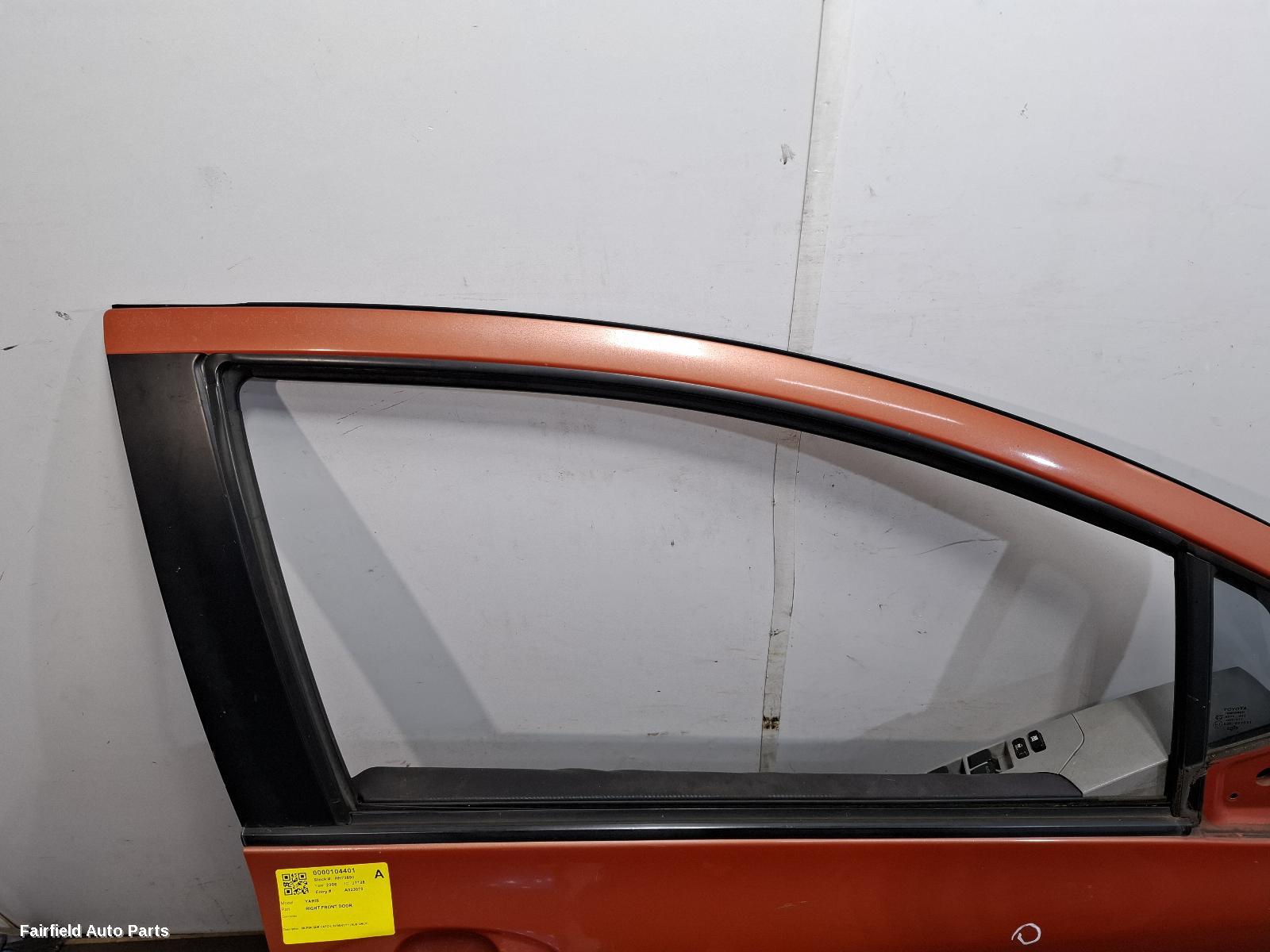 2006 Toyota Yaris Right Front Door