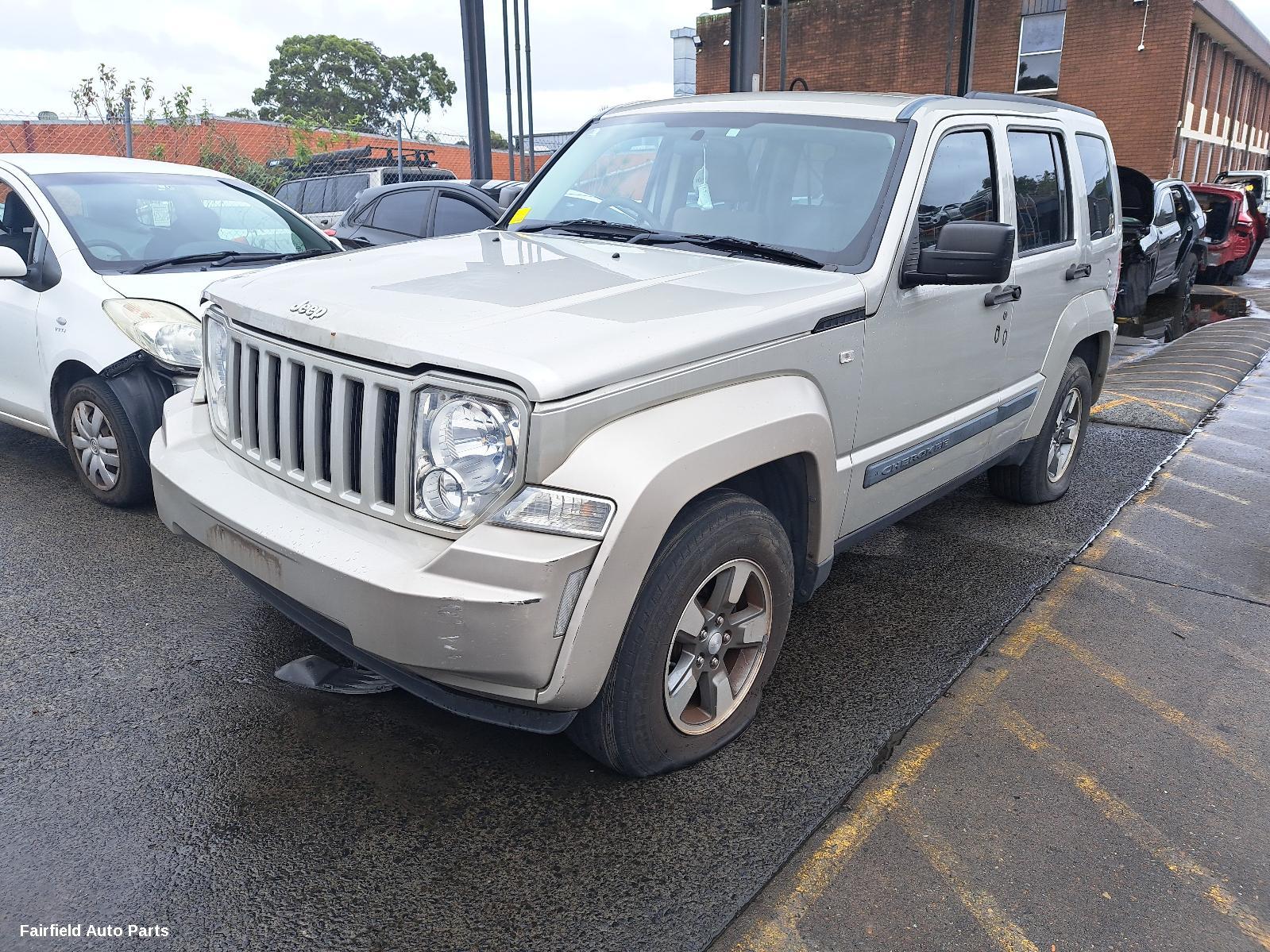 2008 Jeep Cherokee Left Front Door