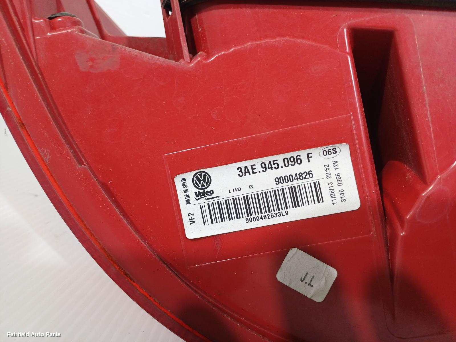 2010-2015 Volkswagen Passat Right Taillight