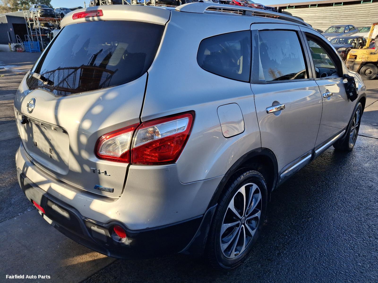 2010-2014 Nissan Dualis Left Rear Door Sliding