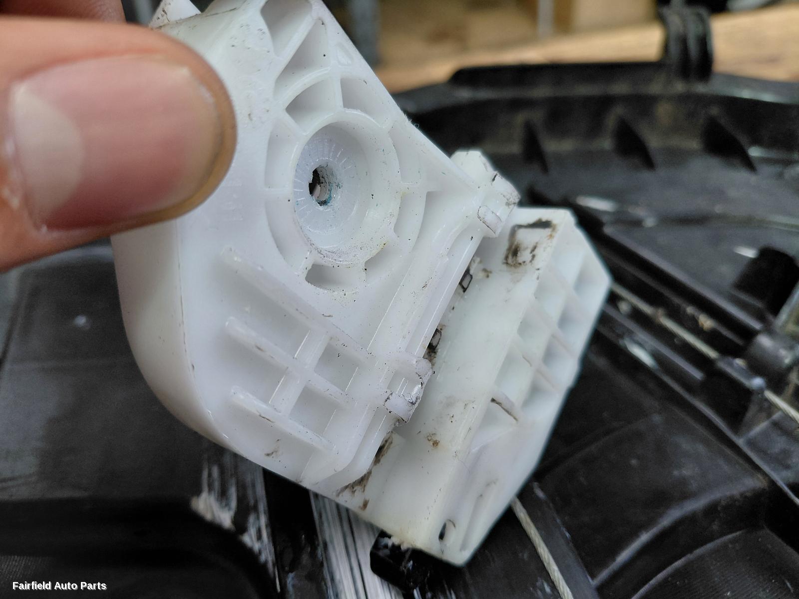 2015-2021 Hyundai Tucson Right Front Window Reg Motor