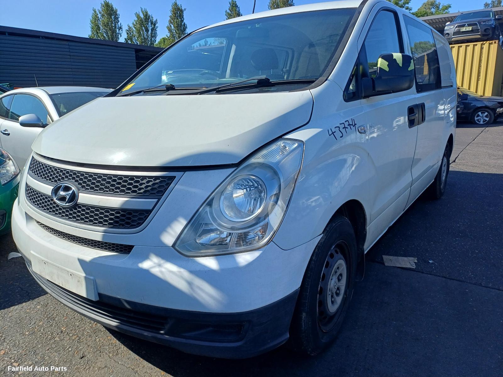 2010 Hyundai Iload/imax Left Rear Door Window
